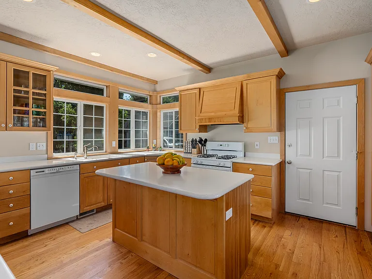 Kitchen - Main Floor