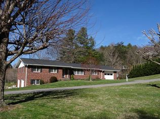 113 Laurel St, Burnsville, NC 28714