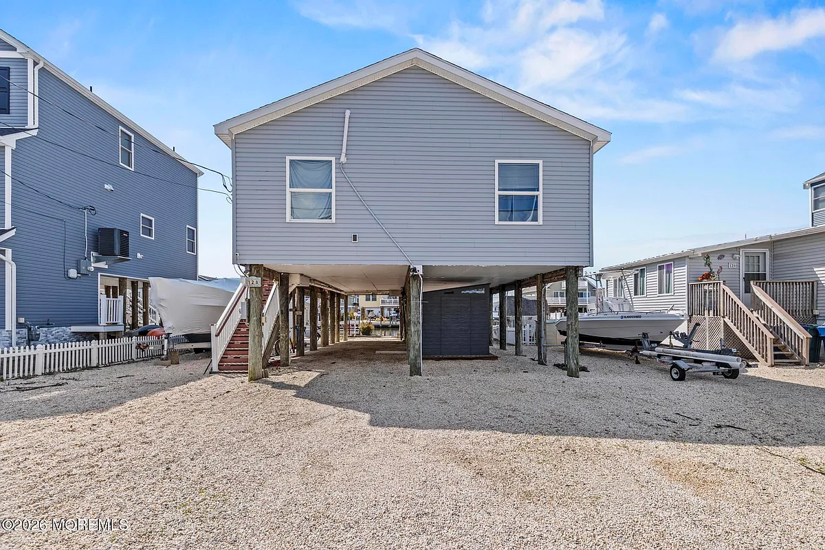 Building Photo - 128 E Dory Dr