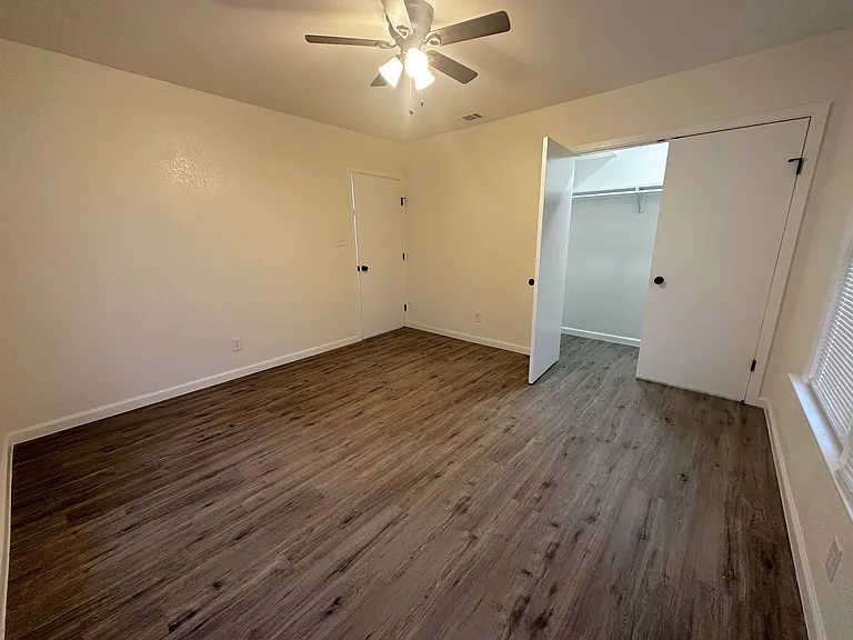 5934 Victor St #3 — Photo 11