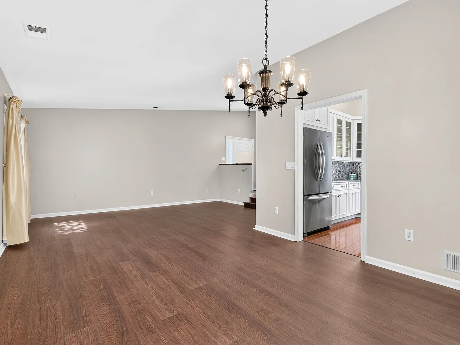 4 bed, 1920 sqft, $3,850 — Photo 2