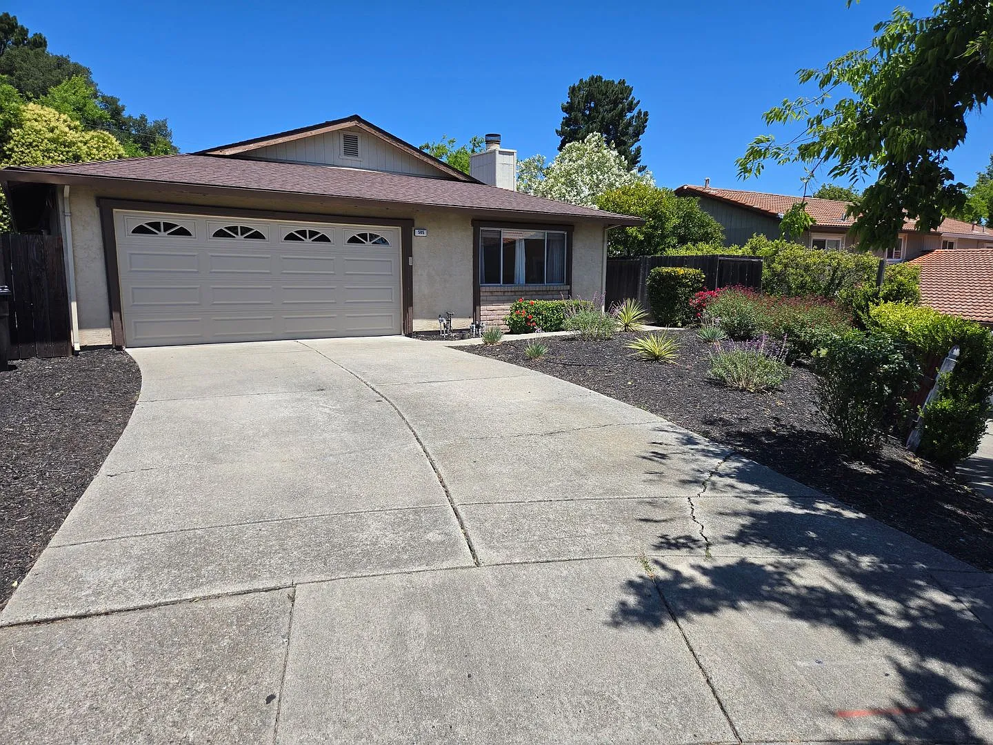 Gorgeous 3 Bedroom, 2 Bath home in great location — Photo 4