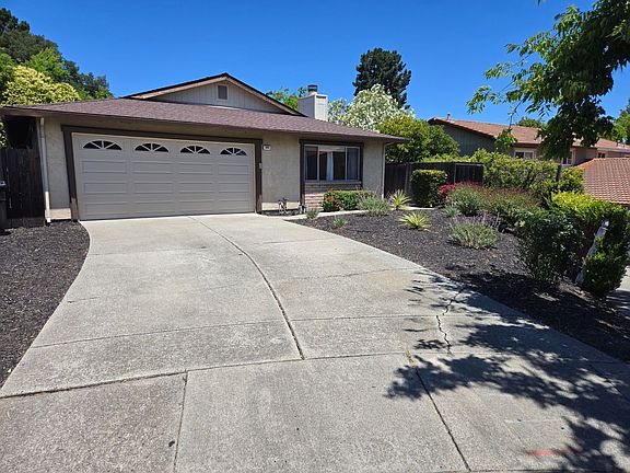 2nd image of 505 Mission Pl