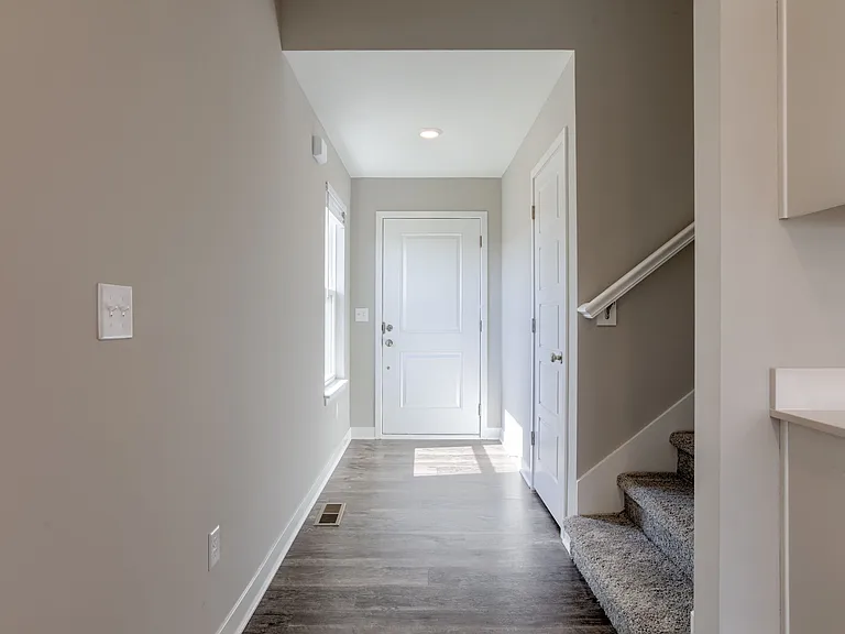 3717 SW Knoxville Ct — Photo 2