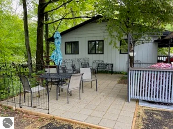 7865 Brooks St, Central Lake, MI 49622