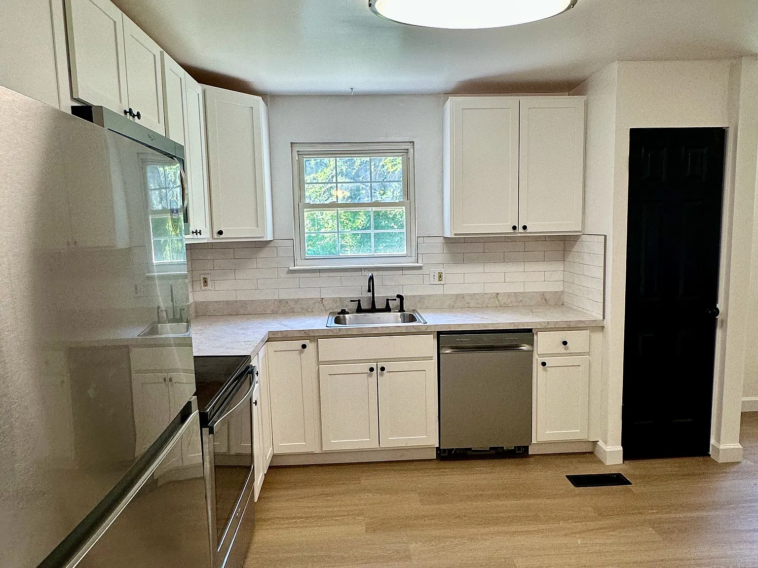 488 Kenilworth Ct — Photo 4