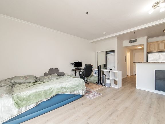 4th image of 300 N El Molino Ave Unit 312