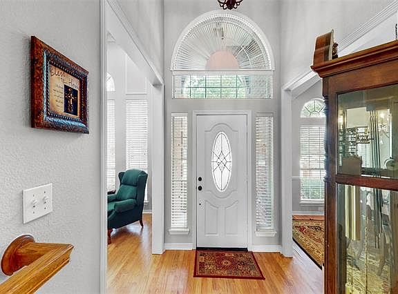 3rd image of 2104 Loch Haven Dr