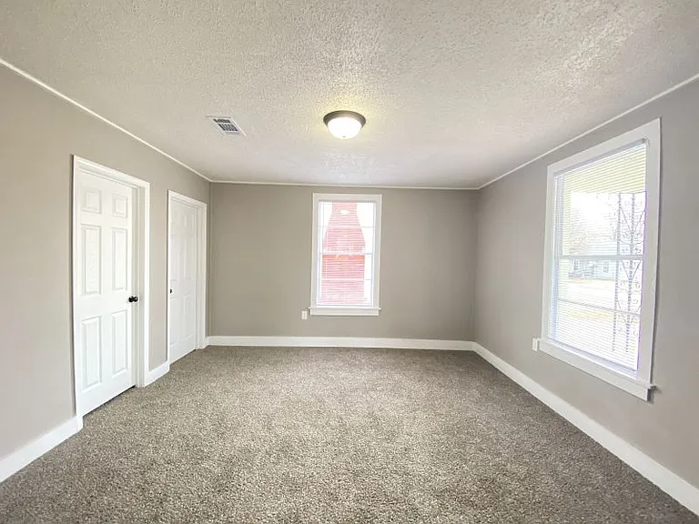 1423 W Long 17th St — Photo 5