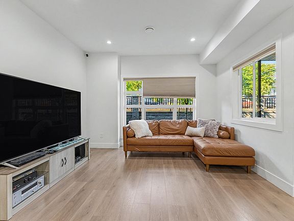 3rd image of 906 Quadling Ave #103