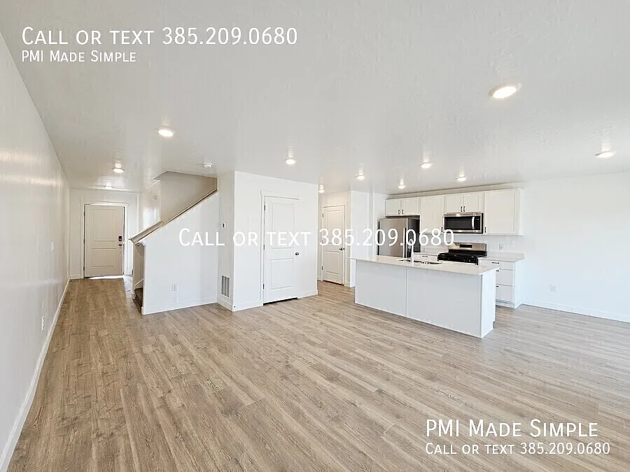 Ready To View! Spacious And Bright Newer Townhome In Saratoga Springs — Photo 3