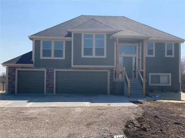 16699 Dana Ln, Leavenworth, KS 66048