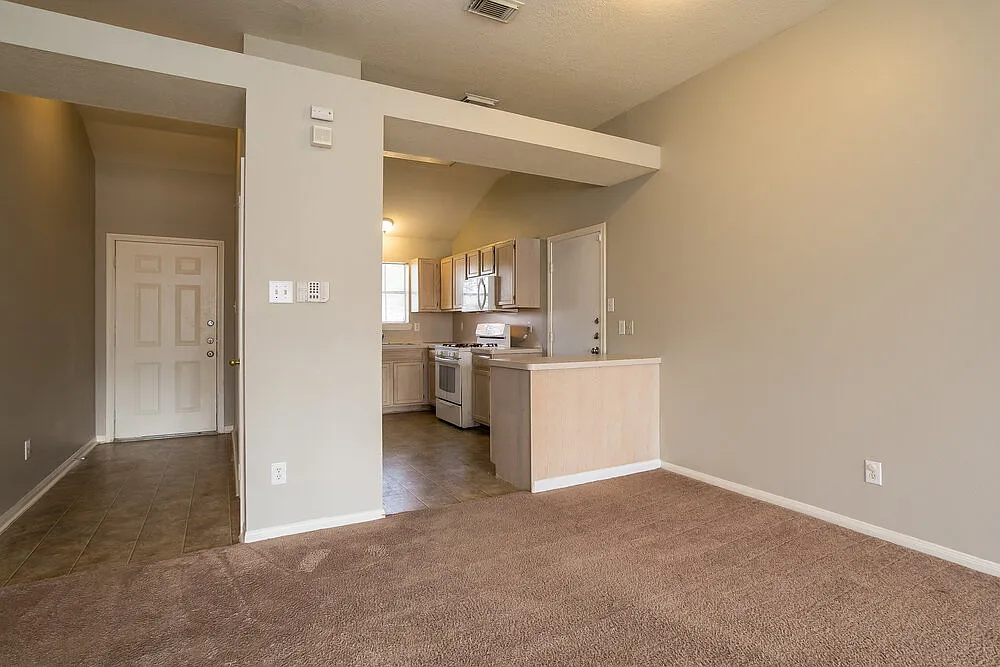 3 bed, 2.0 bath, 1437 sqft, $1,625 — Photo 3