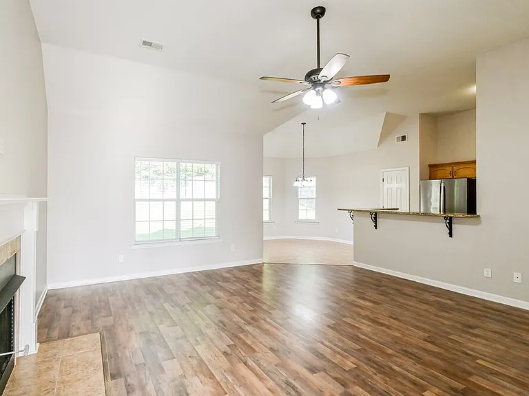 8873 Lezlarken Ln — Photo 5