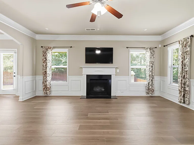 310 Strasburg Dr — Photo 10