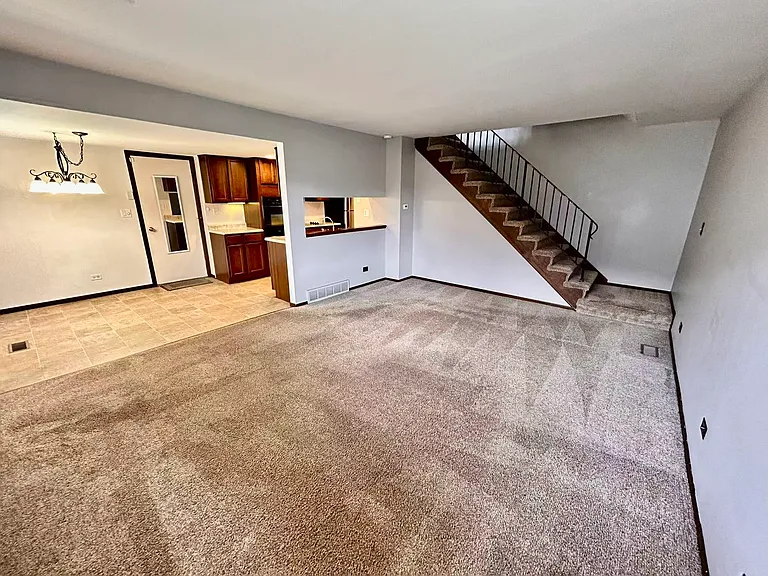 2S701 Winchester Cir E #3 — Photo 4