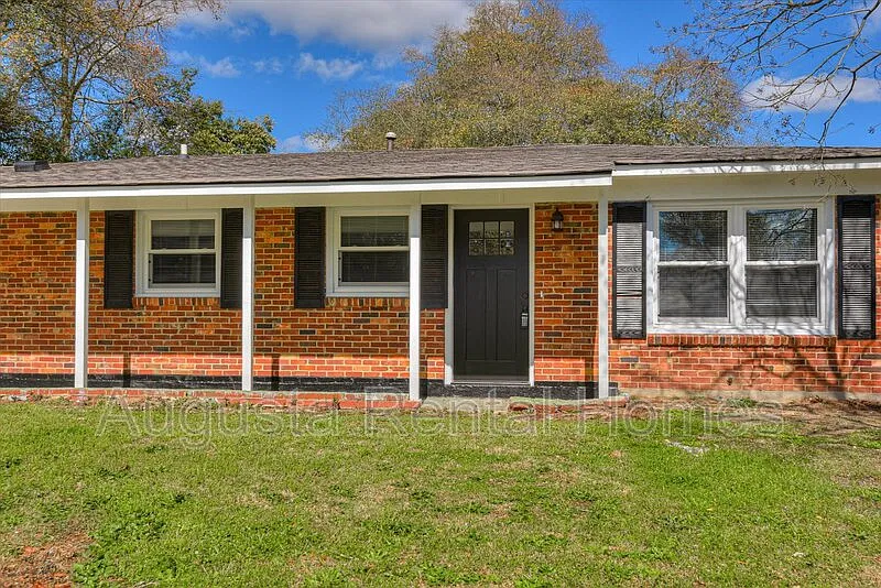 3 bed, 1.0 bath, 1176 sqft, $1,270 — Photo 3