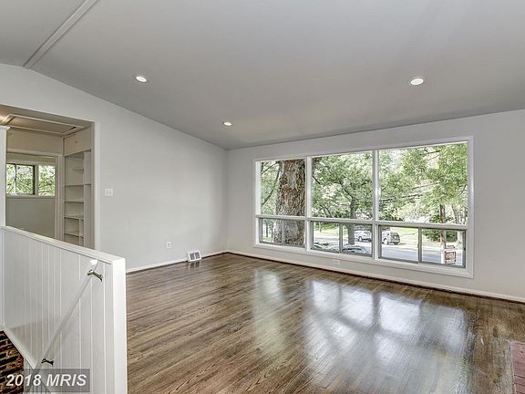 5th image of 3910 Denfeld Ave