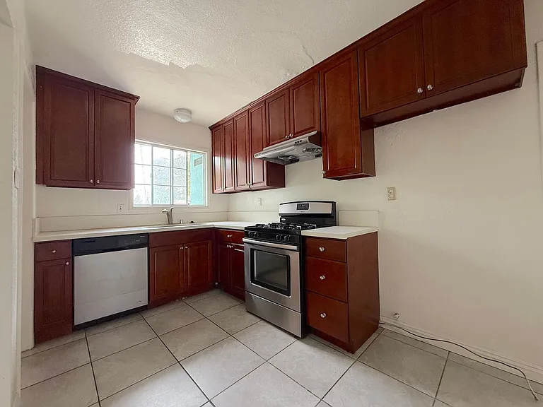4719 La Presa Ave — Photo 4