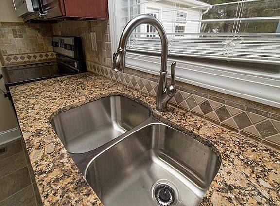 4th image of 1122 Morningside Dr