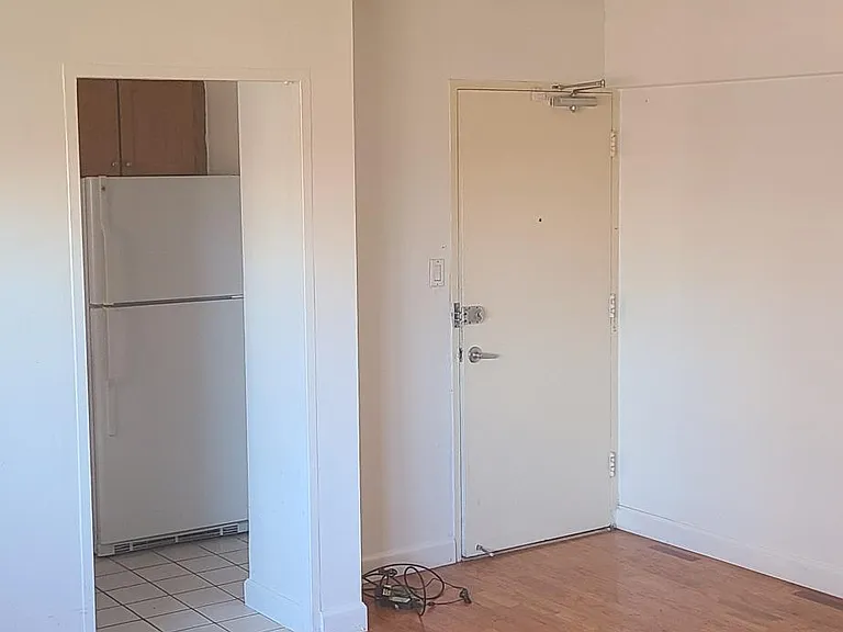 4980 N Marine Dr #832 — Photo 1