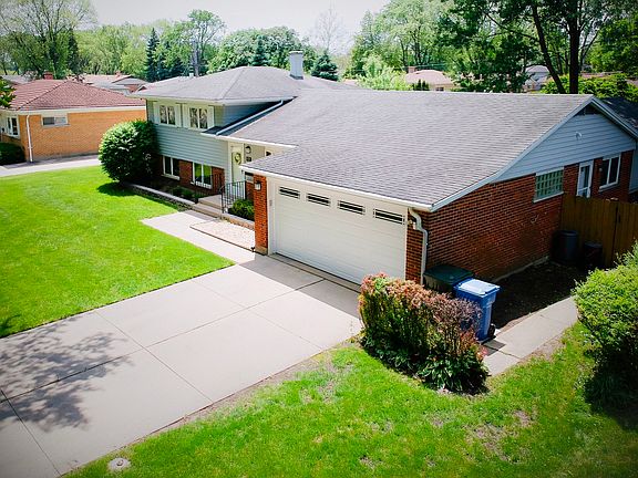 3rd image of 872 Spruance Pl