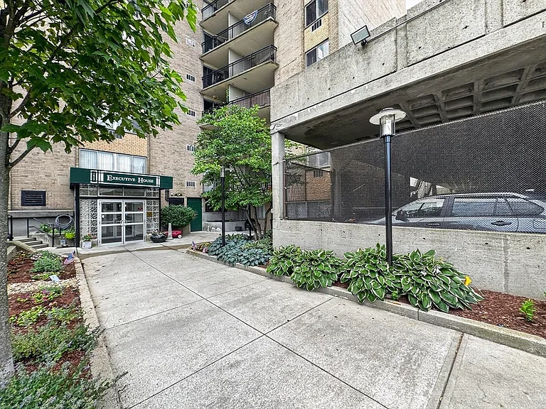 1025 Hancock St #8C — Photo 20