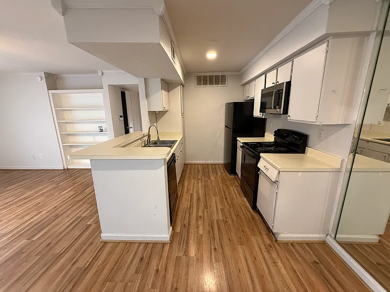 12905 Woodforest Blvd #301 — Photo 5