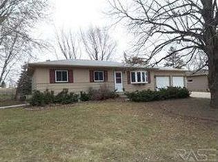 210 Crestwood Dr, Hartford, SD 57033