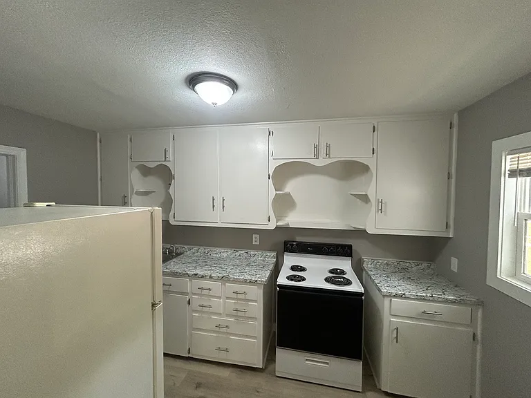 642 N Poplar St #644 — Photo 3