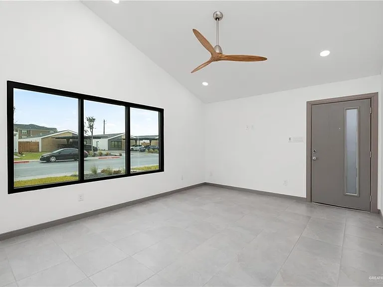 1304 E Iris Ave #1 — Photo 4