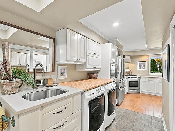 4th image of 6109 Tingdale Ave