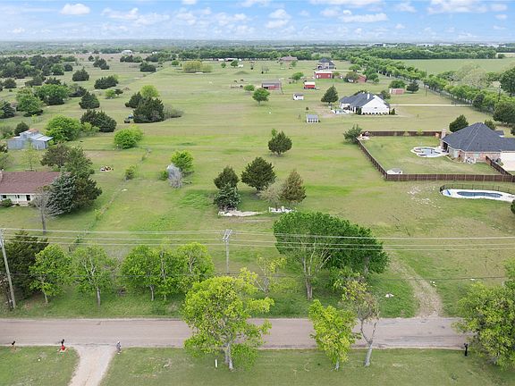 3rd image of 3215 Blackchamp Rd