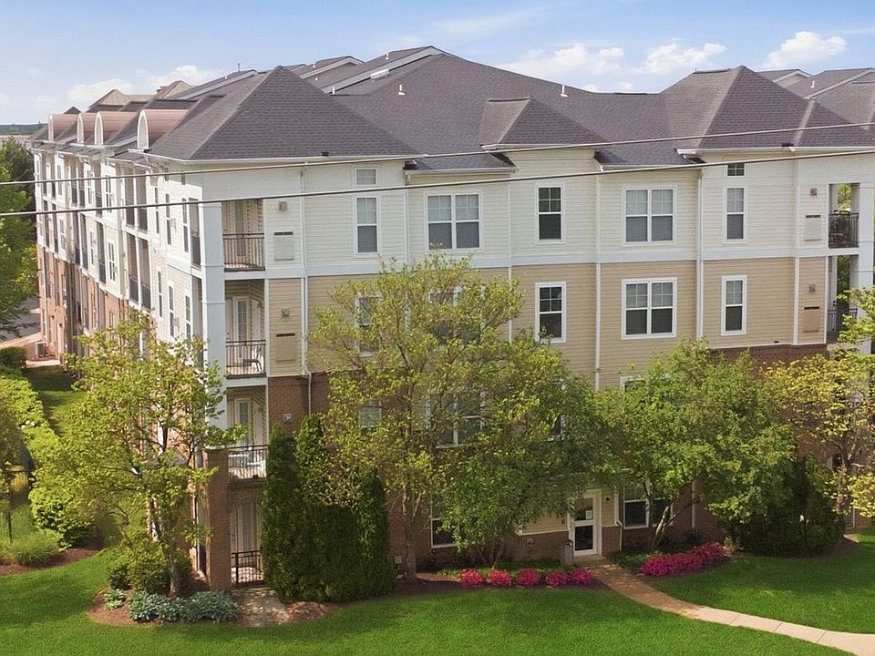 1st image of 3810 Lightfoot St Unit 402