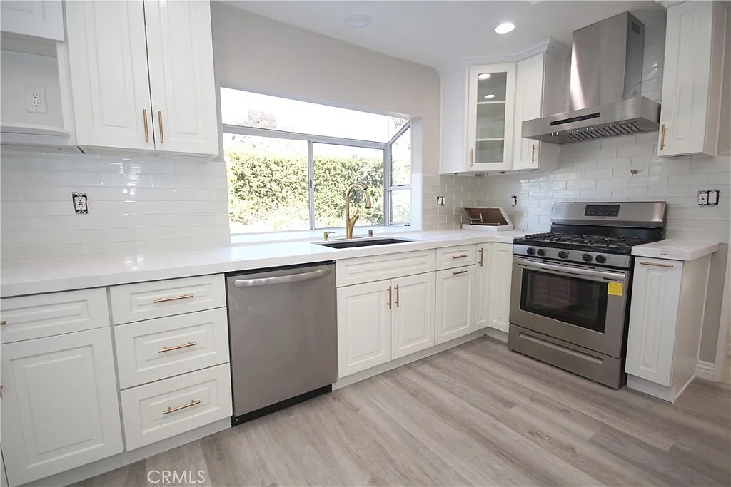 4 bed, 2.5 bath, 2089 sqft, $4,500 — Photo 2