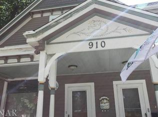 910 Summit St #2, Bloomington, IL 61701