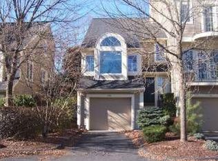 120 Paugusett Cir, Trumbull, CT 06611