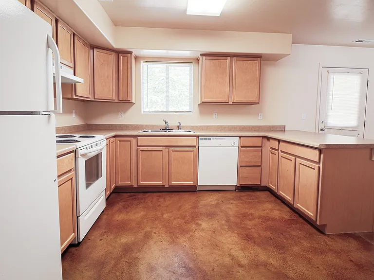 2589 E Cactus Rd #D — Photo 2