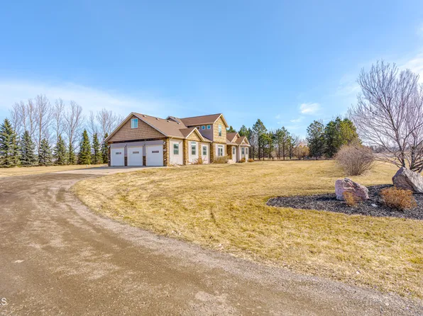 6160 Sky Ln, Bismarck, ND 58503