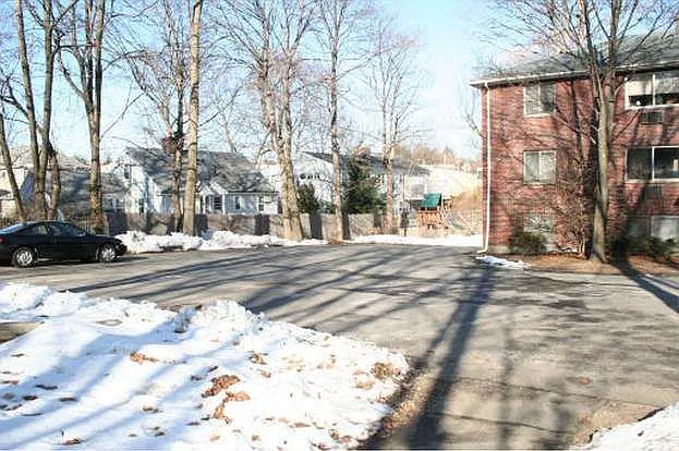 19 Walnut St #WAL19UNIT3 — Photo 4