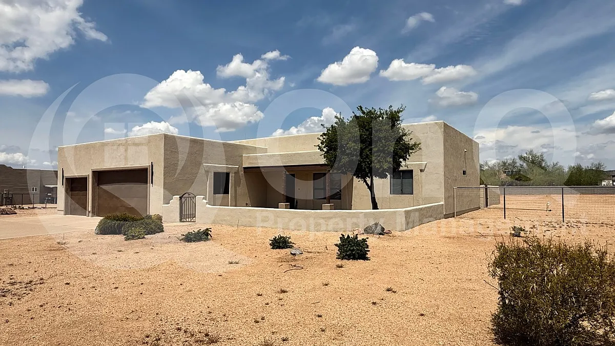 3 bed, 2.0 bath, 1919 sqft, $3,900 — Photo 2