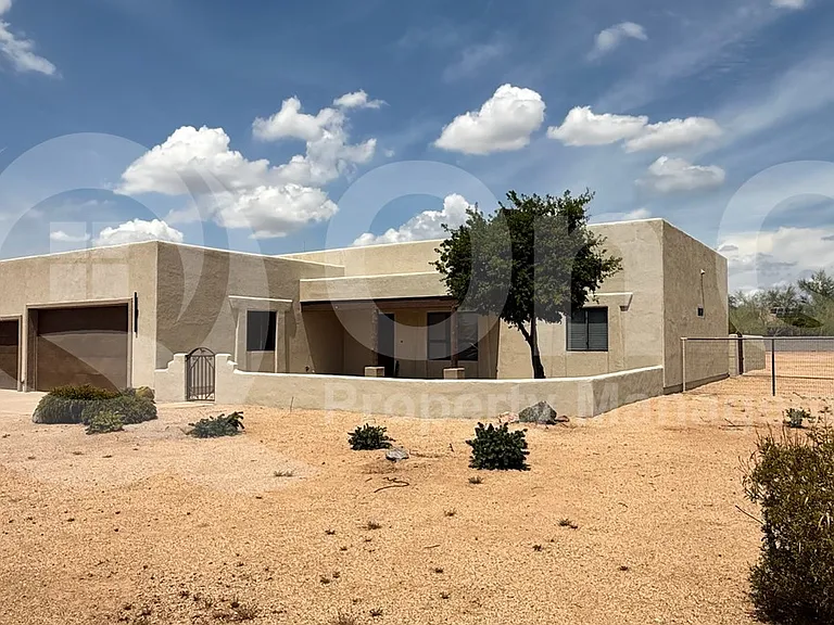 934 E Carlise Rd — Photo 2