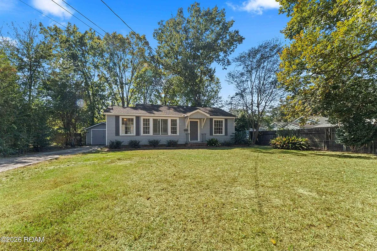 3 bed, 2.0 bath, 1462 sqft, $2,200 — Photo 2