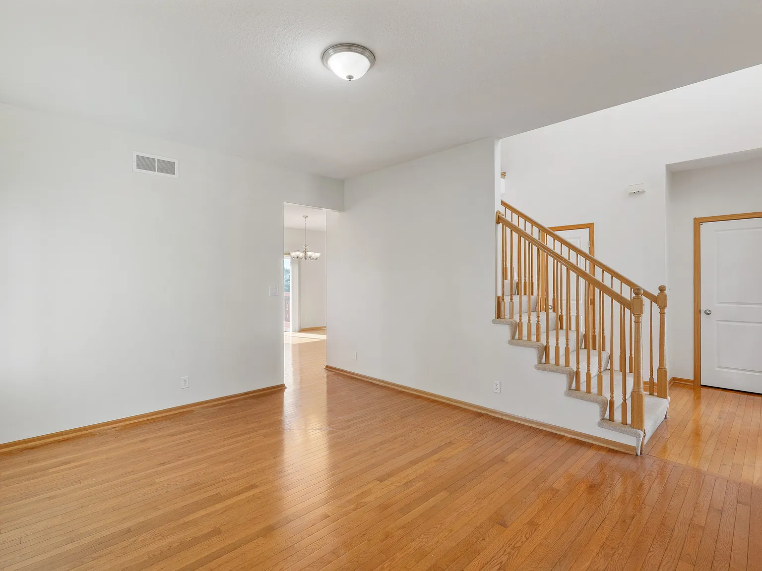 5 bed, 3334 sqft, $2,795 — Photo 3