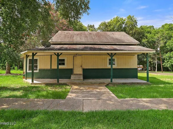 114 W Bell Ave, Mendenhall, MS 39114