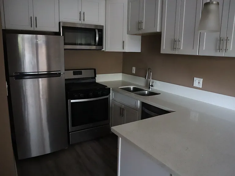 642 N Orange Grove Blvd #7 — Photo 6