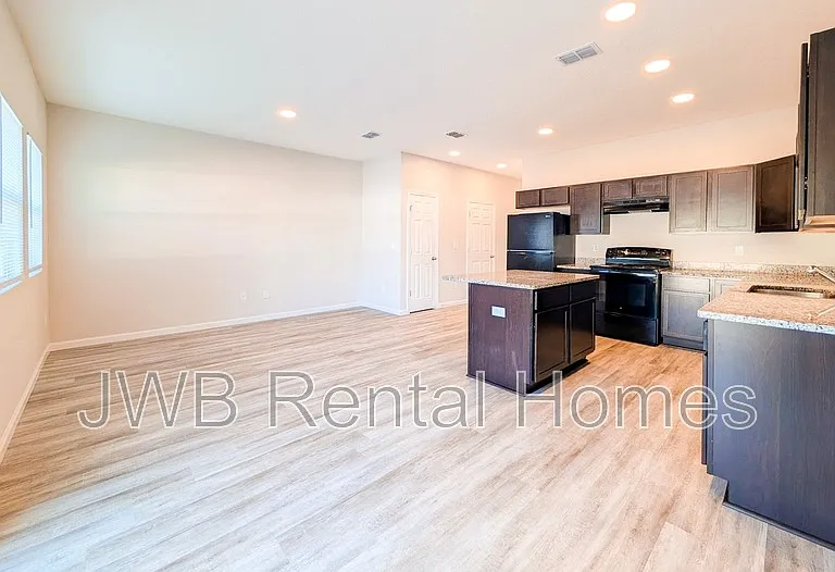 6055 Carolines Ct — Photo 4