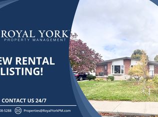 131 Meadowlark Dr #2, Hamilton, ON L9A2K8