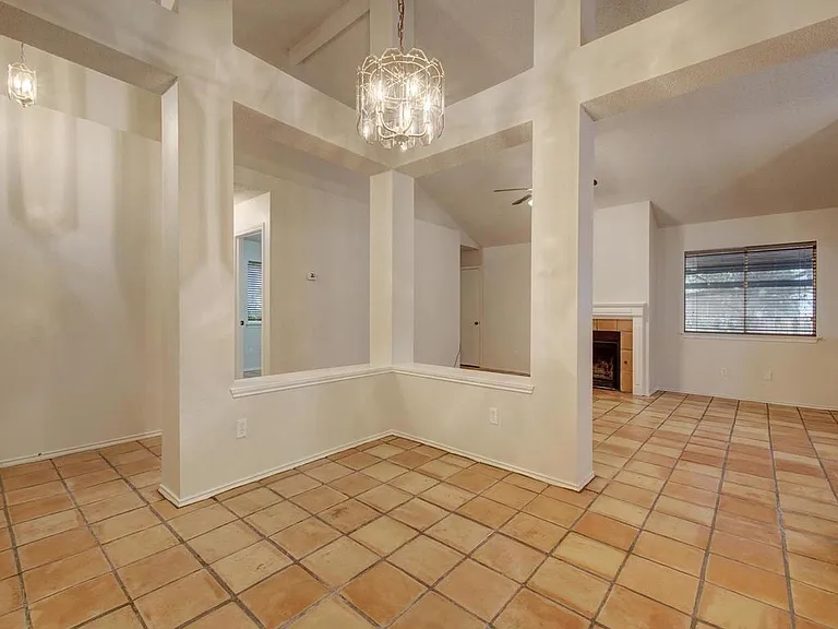 6305 Evangeline Trl — Photo 14