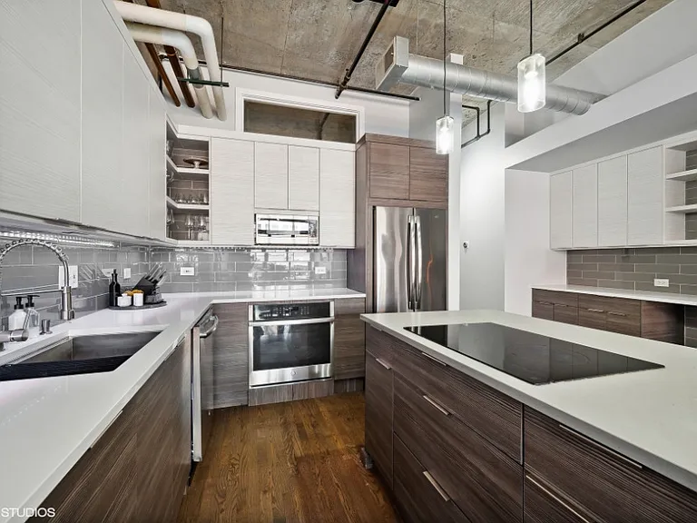 933 W Van Buren St #804 — Photo 12